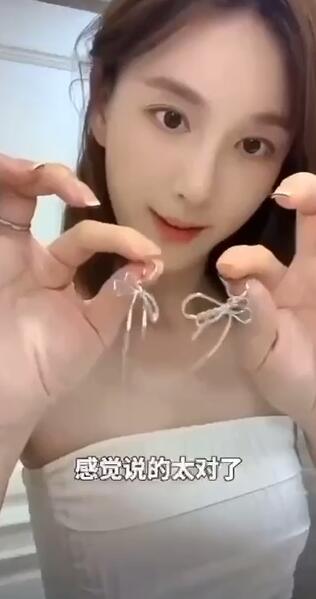 30岁女博主忙碌一天，回家卸妆洗澡  第1张