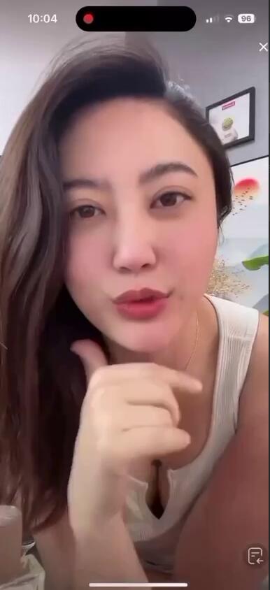 吃瓜# 老师直播 露点 闪现 流量密码 故意的？  吃瓜视频 第1张