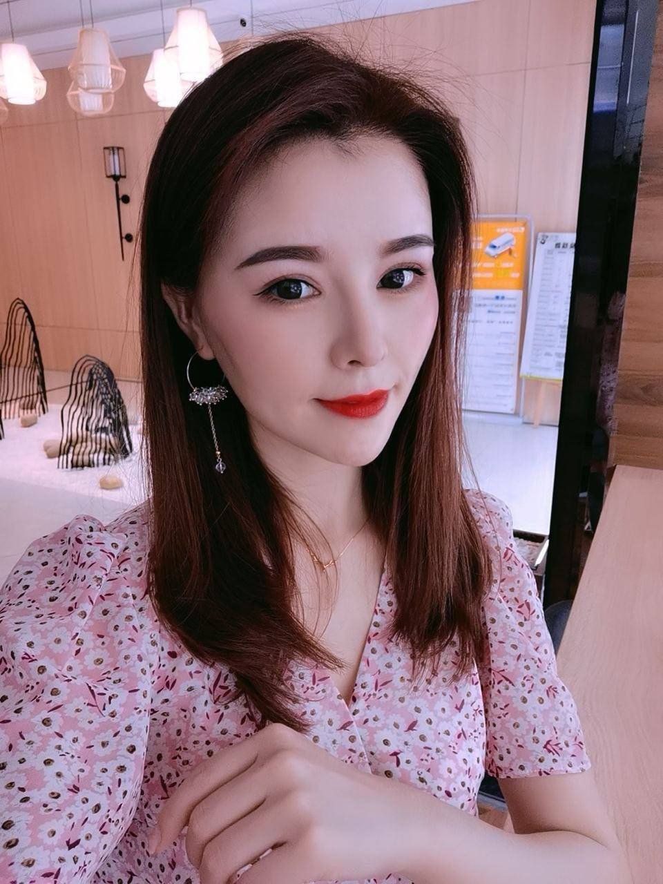 #吃瓜 表姐闺蜜，每次和她做爱都超爽，结了婚的少妇就是骚  第2张