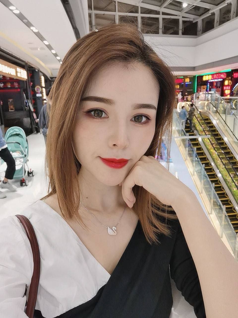 #吃瓜 表姐闺蜜，每次和她做爱都超爽，结了婚的少妇就是骚  第1张