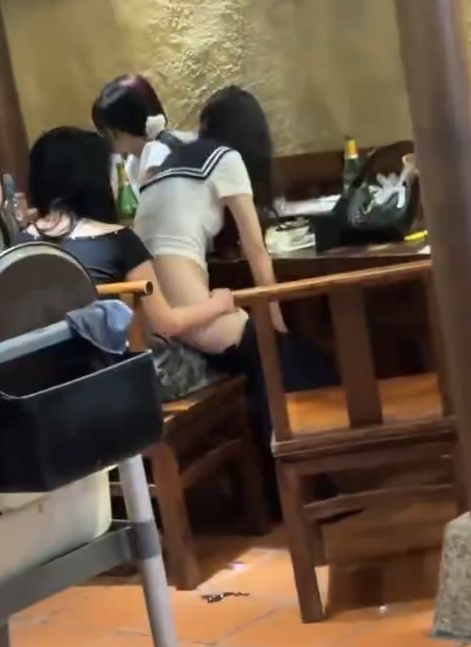 百合#脱裤子搞起来，广州天河区石牌东烧烤店