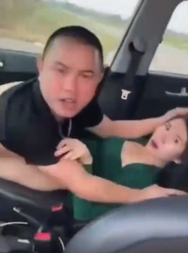 吃瓜#下次玩车震记得关门-把妹子吓得