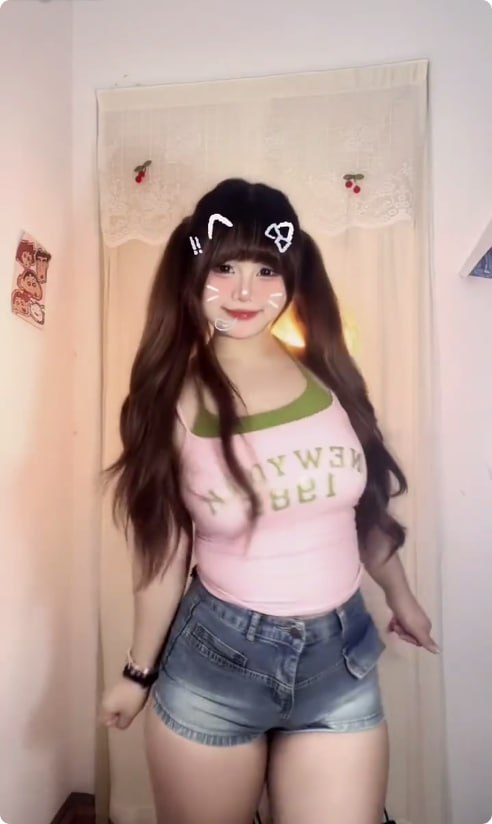 【老湿机】快手 疯狂小豹 06巨乳女大专业才艺主播定制全裸抖奶大合集