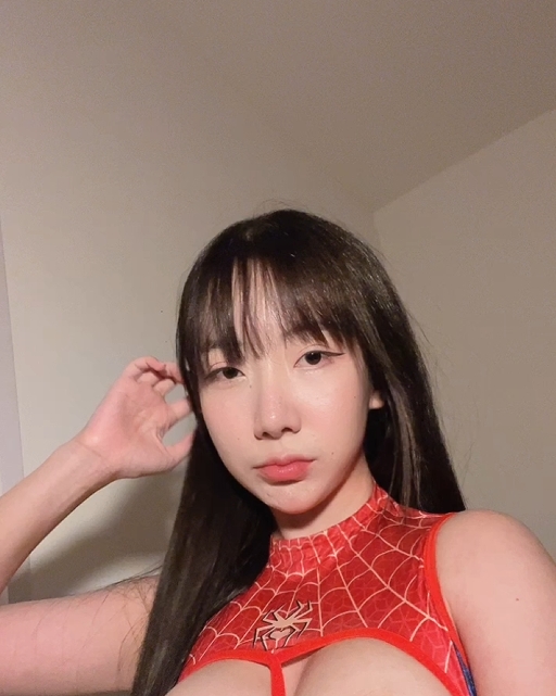 【老湿机吃瓜】highsstn 极品泰国美少女，穿着圣诞情趣裙被各种姿势上强度