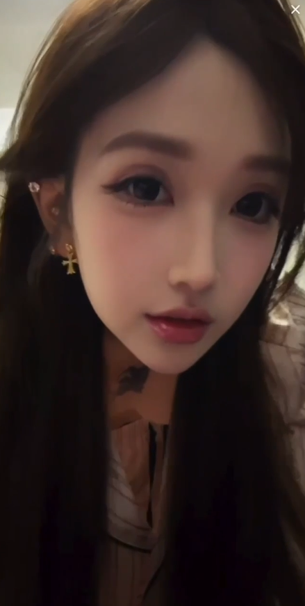 #吃瓜 小网红直播擦边漏奶 真骚 #流量密码 （2）