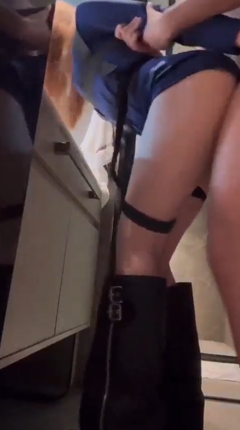 #吃瓜 和少妇各种场地后入 干一晚上也不知足