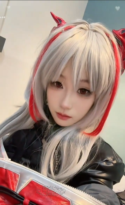 【老湿机】抖音 #栗栗子 付费私拍 反差coser萌妹 揉扔紫薇