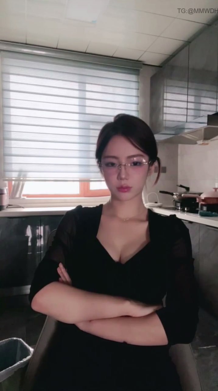 【老湿机】美美子 国产知性眼镜高颜值主播！差点以为韩国人，脸蛋起飞专用，大活稍少但值得！（3）