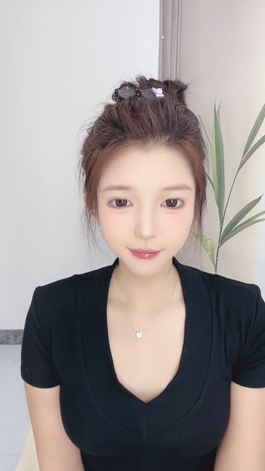 【老湿机】小喵饼饼 顶级新人绿播女神下海（2）