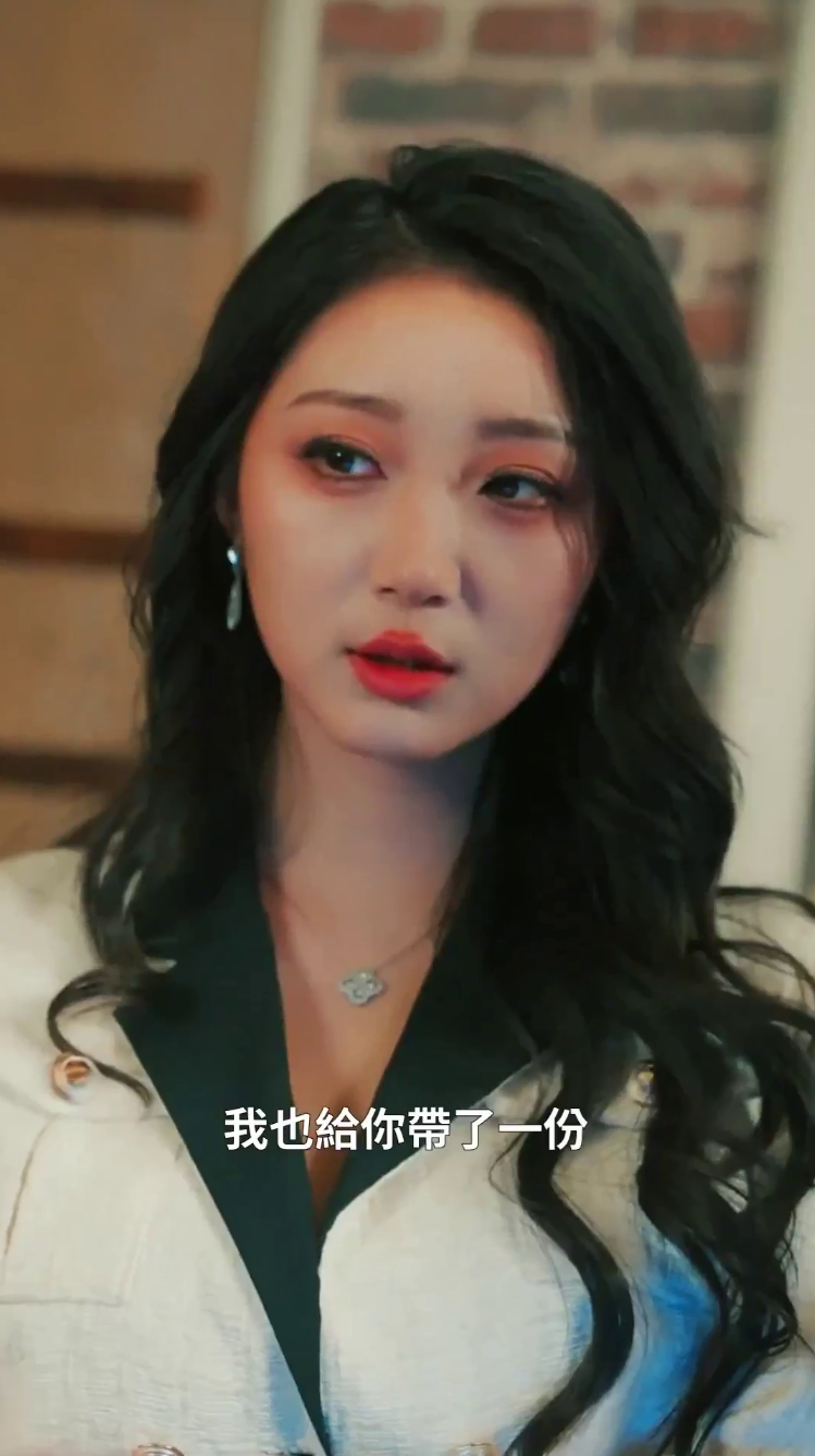 擦边短剧：集团里的仨女人&背叛被允许的那一夜&The Night Betrayal Was Allowed（30集）周艺丹、陈晨（2）